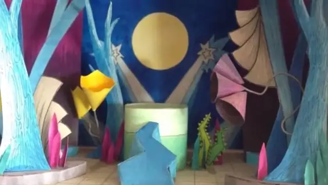 Modellino di scena colorato in carta